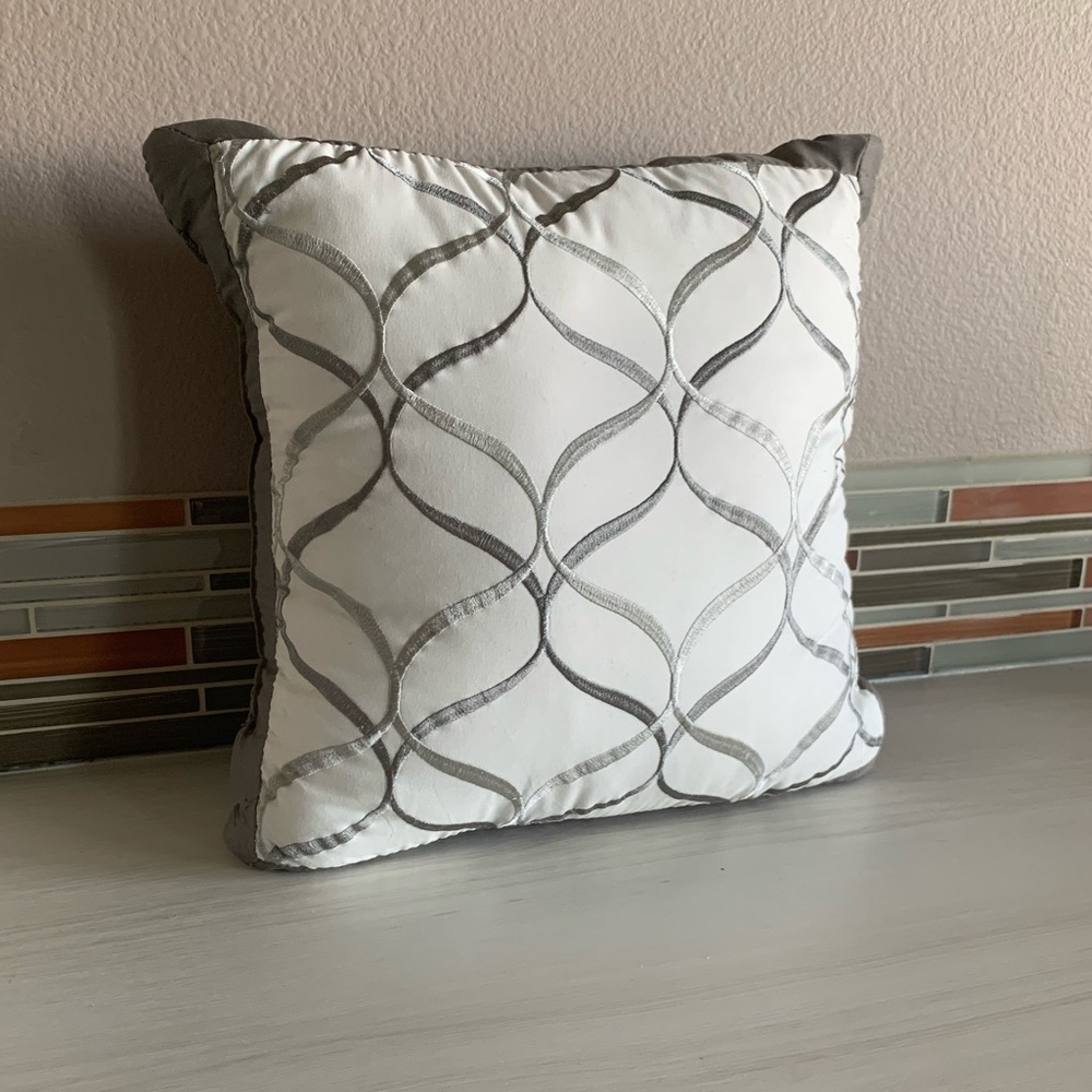 🎉HP🎉 Mainstays Decorative Pillow